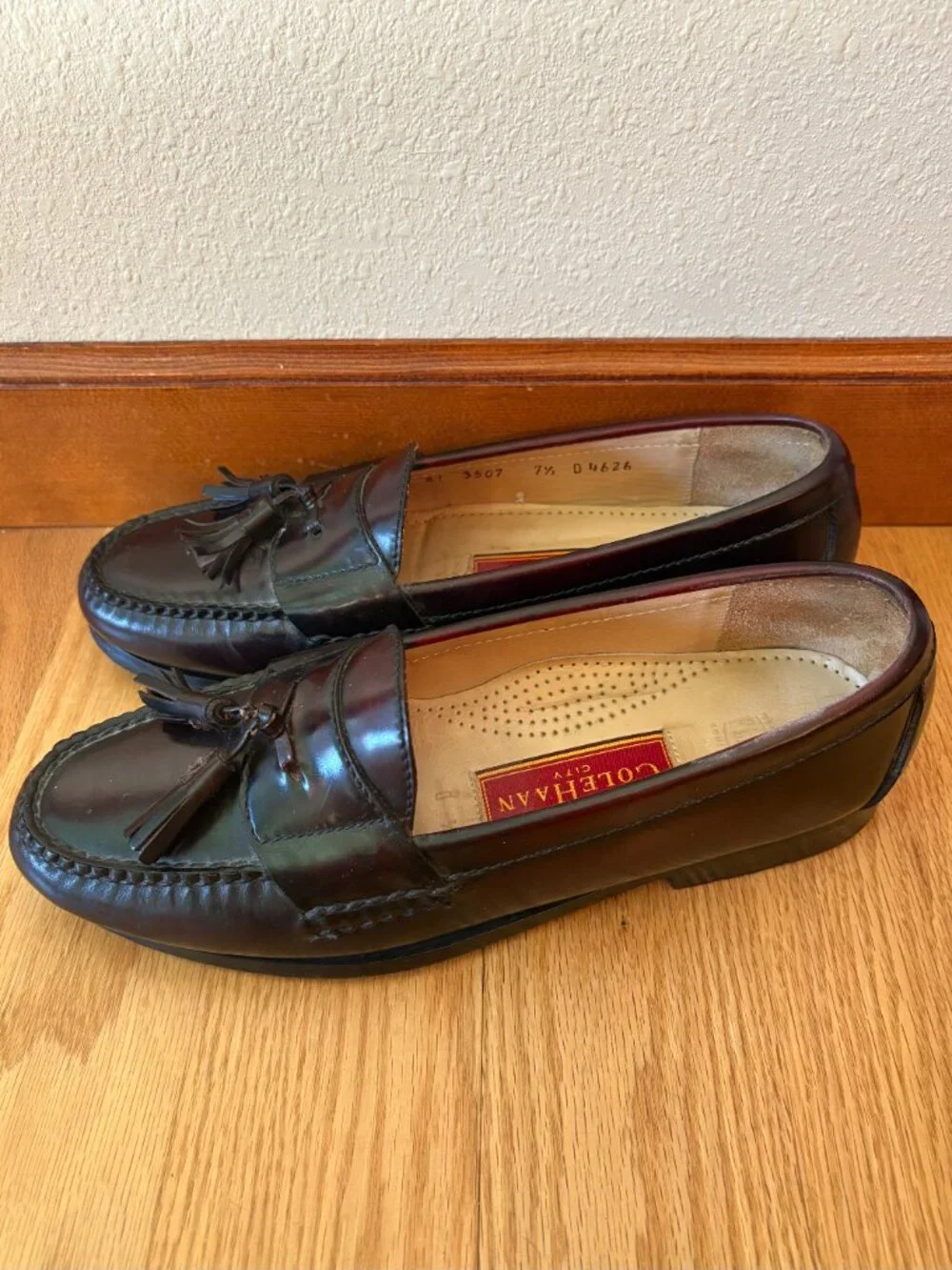 Cole Haan City Pinch Tassel Loafers Burgundy Leather Size 7 1/2 D Classic Preppy